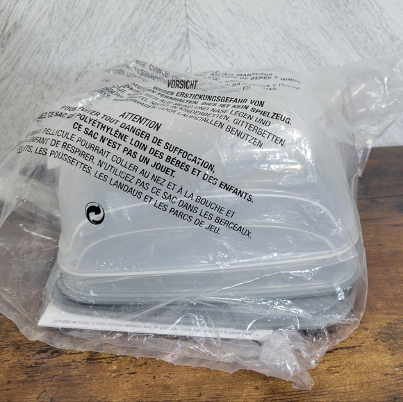 Pampered Chef Cut & Store Containers - Picture 2 of 3